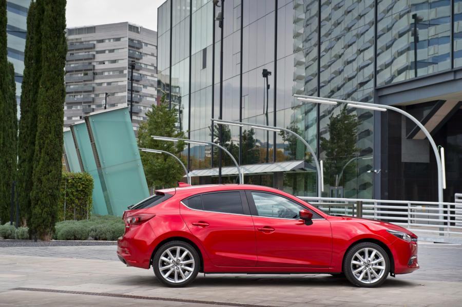  Mazda3 Hatchback 2016 года  (WW) (фото 15 из 37)